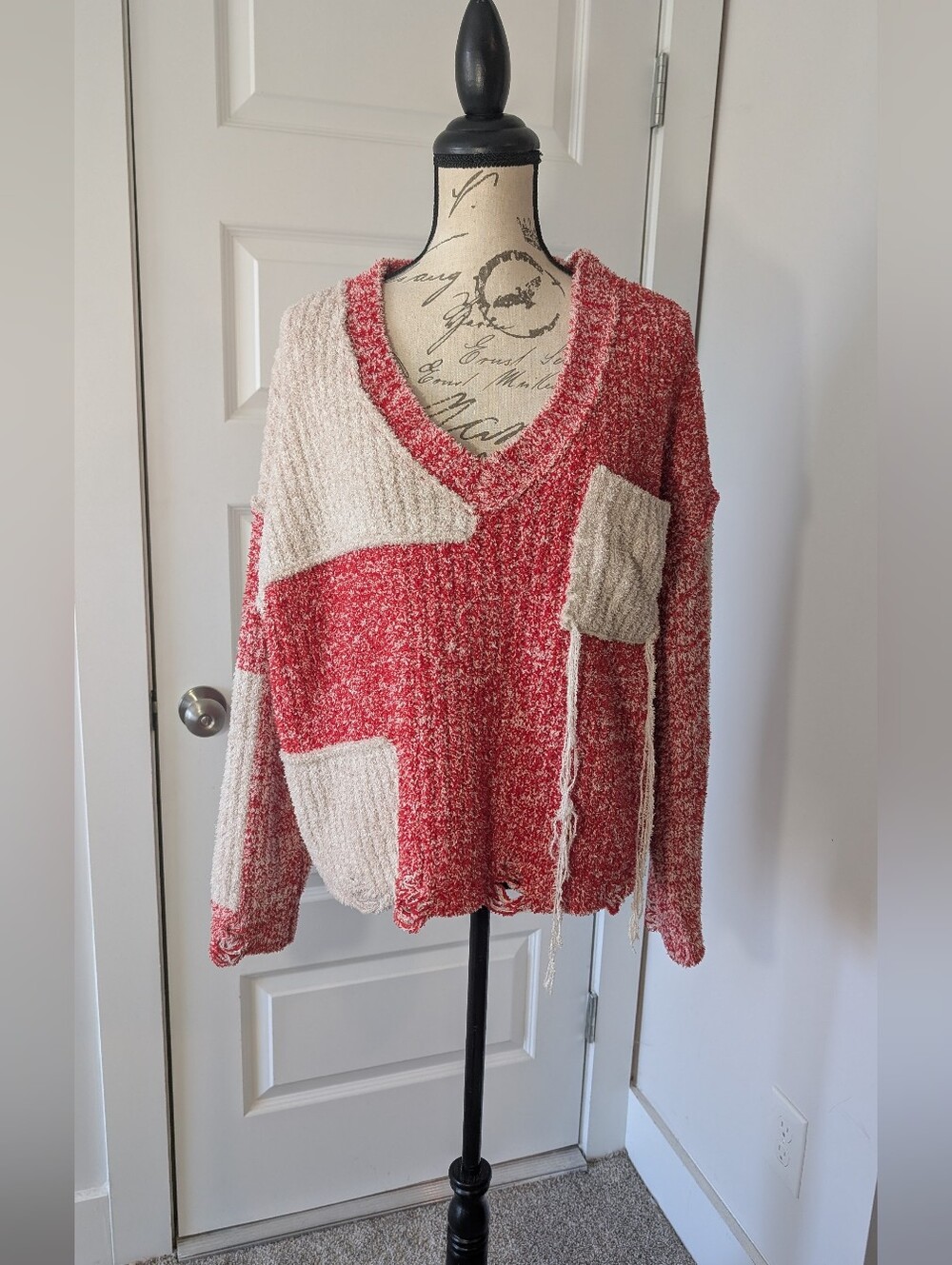 POL Colorblock V-Neck Sweater in Red & Cream Oversized S